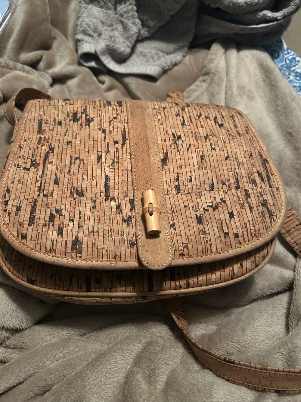 Cork Design Women’s Medium Woven Shoulder Bag Turn Lock Beige/Black Gold